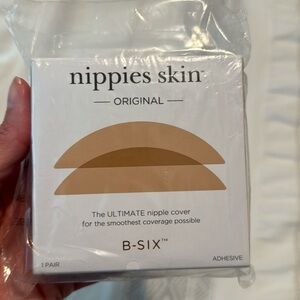 NWT B- six Nippies Skin Creme A-C cup